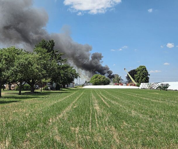 Die Feuerwehr ist nicht mehr Ort, die Brandursache bleibt aktuell ungeklärt.
