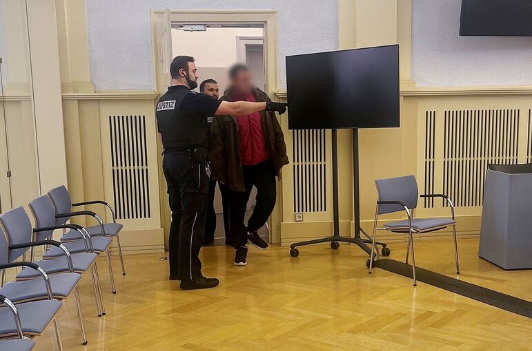 Prozess wegen mutmaßlicher Geiselnahme in Polizeirevier