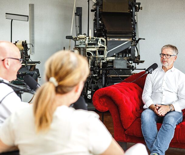 Michael Ilk im Gespräch mit Ulrike Trampus und Stephan Wolf.
