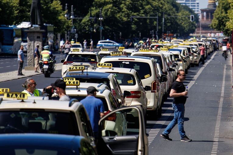 Bundesweiter Protesttag des Taxi-Gewerbes