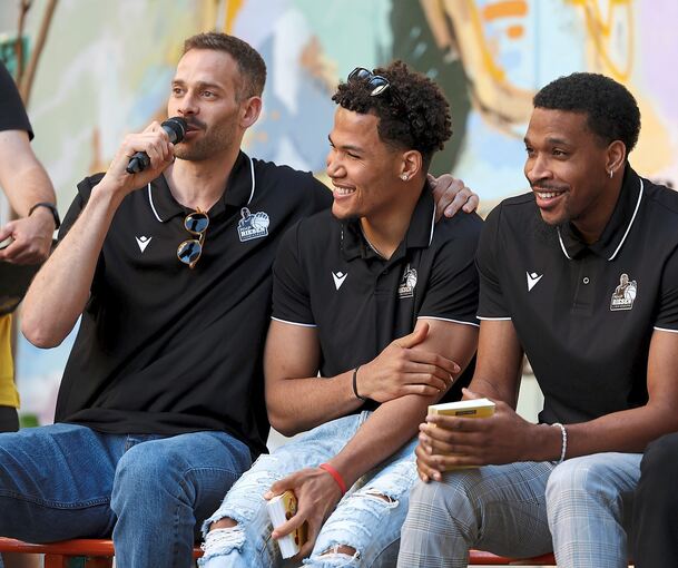 Während Jonas Wohlfarth-Bottermann (links) und Brandon Tischler (Mitte) bei den Riesen bleiben, ist die Zukunft von Justin Simon (rechts) noch ungeklärt.