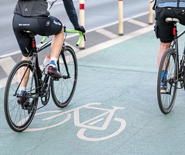 Fahrradstraßen brauchen entsprechende Markierungen und Beschilderungen.
