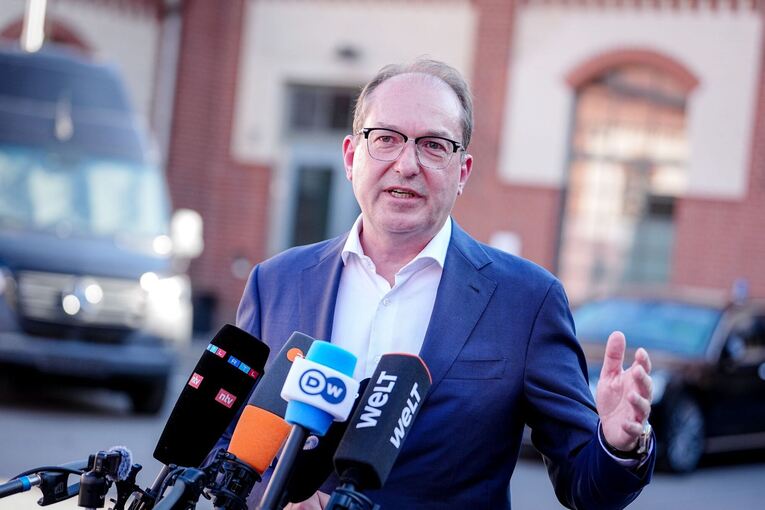 Bundesinnenminister Dobrindt besucht BKA Bundesinnenminister Dobrindt besucht BKA