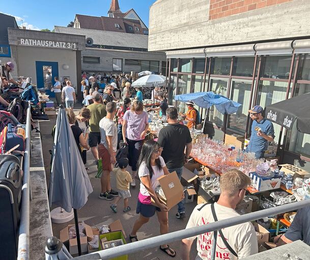 Viel Andrang beim Flohmarkt des CVJM in Möglingen.