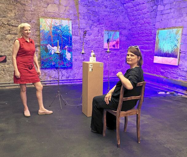 Gegensätzliche Positionen, ein großes Thema: Tanja Selten und Karen Bayer im Salon des Kunstvereins.