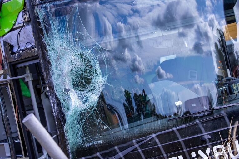 Flixbus auf A19 umgekippt - Menschen verletzt