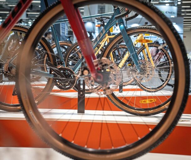 Ein Radfahrer ist bei einem Unfall schwer verletzt worden.