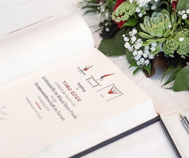 Die Seiten im Goldenen Buch sind für jede Persönlichkeit besonders gestaltet.