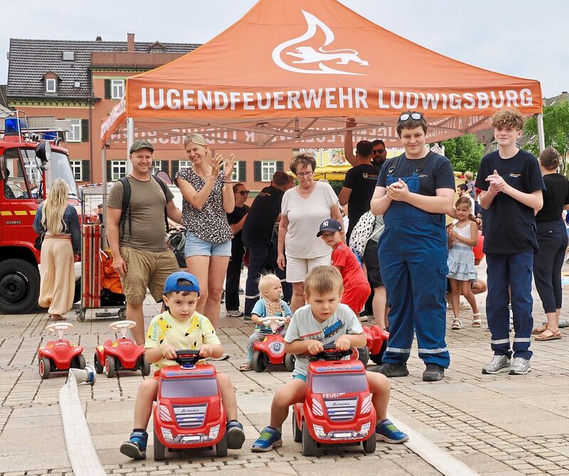 Die Jugendfeuerwehr begeisterte die Kinder mit ihren Angeboten.