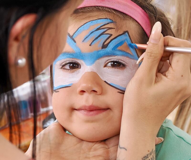 Kinderschminken - immer ein Renner bei Kinderfesten.