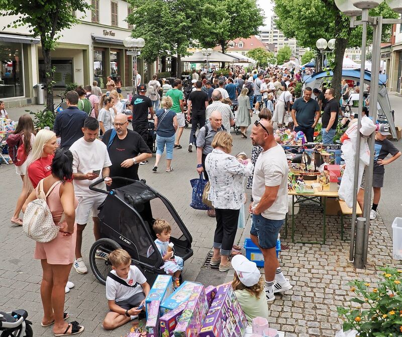 An den Ständen gab es viel zum Stöbern.