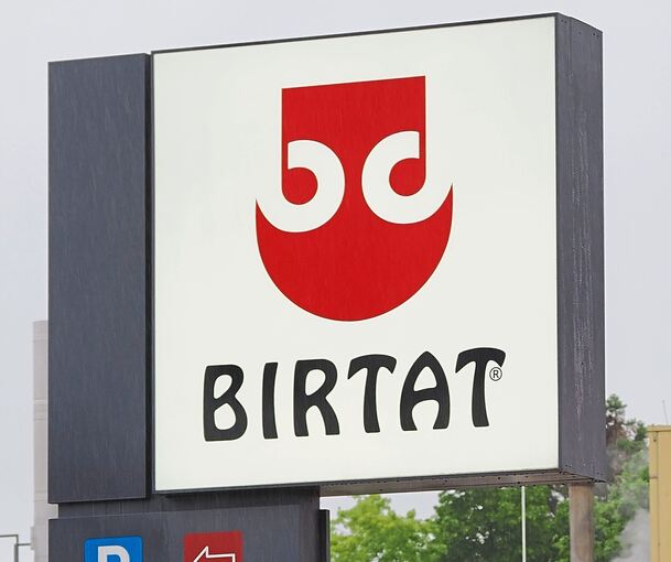 Birtat ist laut der Gewerkschaft NGG „einer der größten Dönerspieß-Produzenten Europas und gilt als der größte in Baden-Württemberg“. Das Murrer Unternehmen beschäftigt etwa 120 Menschen.