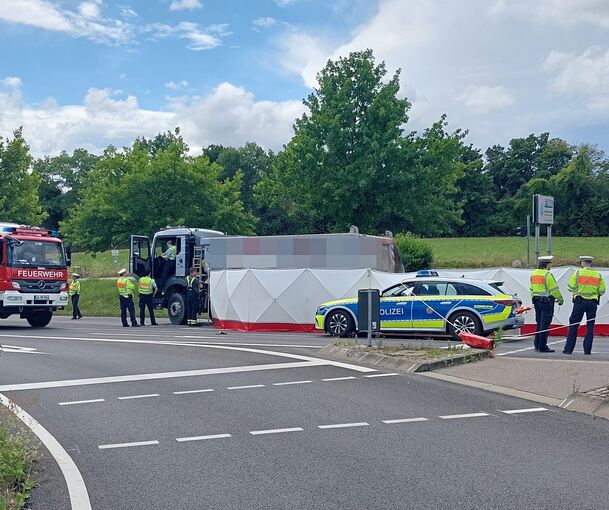 Der Bereich um die Unfallstelle ist komplett abgesperrt.