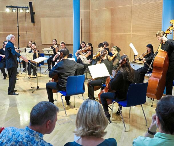Überraschende dynamische Kontraste: Die Süddeutsche Kammersinfonie Bietigheim im Kulturhaus.