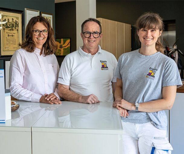 Mehrere Generationen engagieren sich im Betrieb: Dragana, Martin und Viviane Böpple (von links).