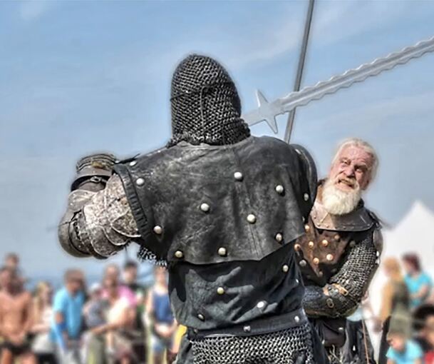 Die Ritterschaft Brachmanoth zeigt Schwertkämpfe.