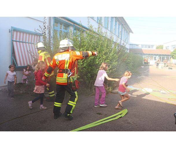 Eine Nebelmaschine hat bei der Übung für realistische Bedingungen gesorgt.