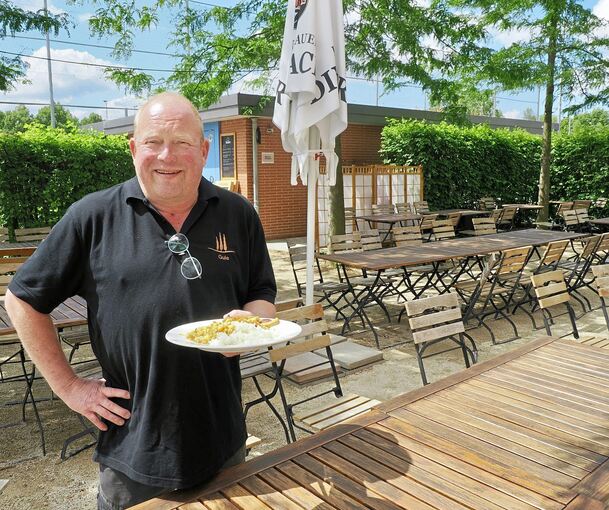 Frank „Gule“ Gulewitsch betreibt seit einigen Wochen den Biergarten „Auszeit“ auf dem Gelände des Hockeyclubs Ludwigsburg in der Oststadt.