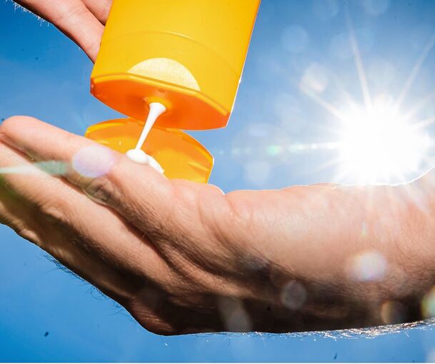 Welches Sonnenschutzmittel schützt am besten vor UV-Strahlung? Welches Sonnenschutzmittel schützt am besten vor UV-Strahlung?