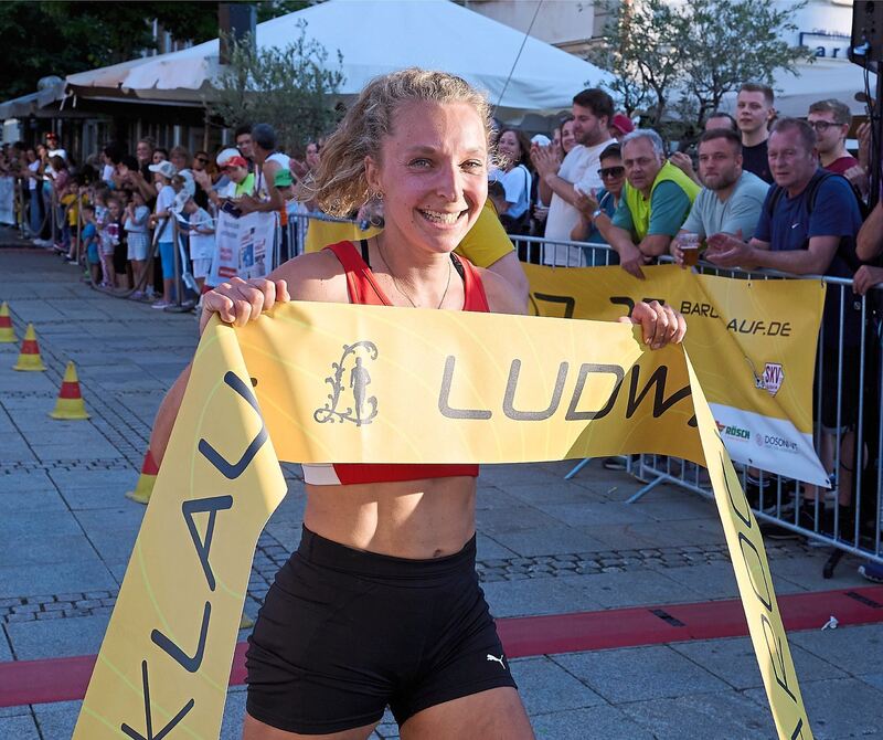 Bei den Frauen gewinnt Sophia Kaiser.