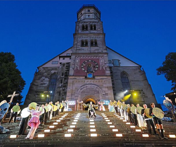 Mysterienspiel auf der Freitreppe vor der Kirche St. Michael in Schwäbisch Hall.