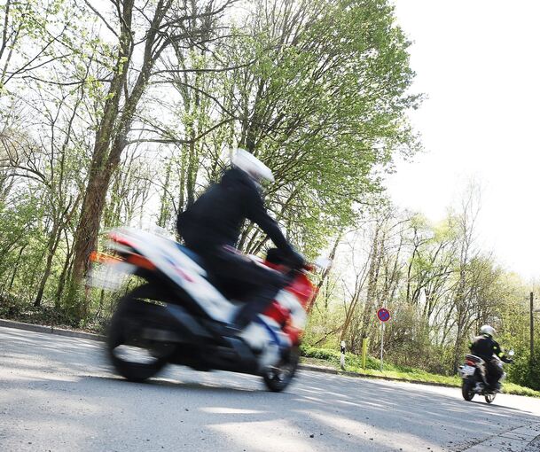 Ein Mottorradfahrer wurde bei einem Unfall nahe Sachsenheim schwer verletzt.
