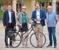 Spontaner Empfang auf dem Ludwigsburger Marktplatz mit Timo Scheer, Mara Silge, Oberbürgermeister Matthias Knecht und Konrad Werner, Vorsitzender des RSC Komet.