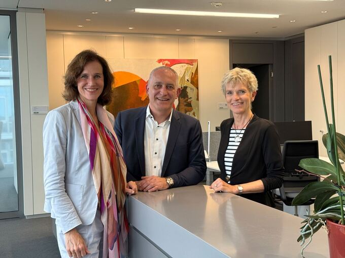 Judith Wiese, Jürgen Kerner und Birgit Steinborn bei Siemens Judith Wiese, Jürgen Kerner und Birgit Steinborn bei Siemens