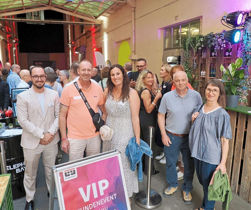 An der Bar gibt es Getränke.