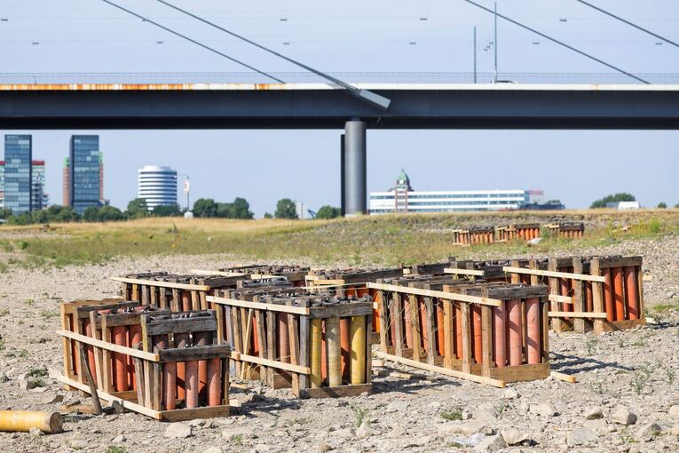 Unfall bei Feuerwerk - Verletzte auf Rheinkirmes Unfall bei Feuerwerk - Verletzte auf Rheinkirmes