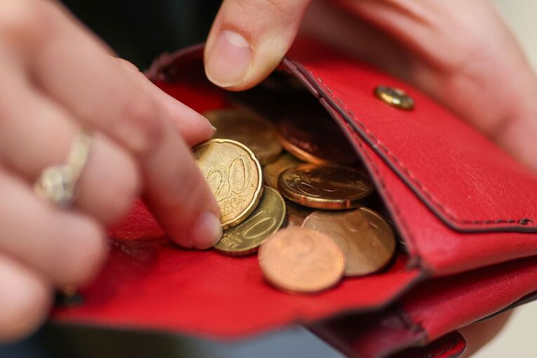 Münzen in einem Portemonnaie Münzen in einem Portemonnaie