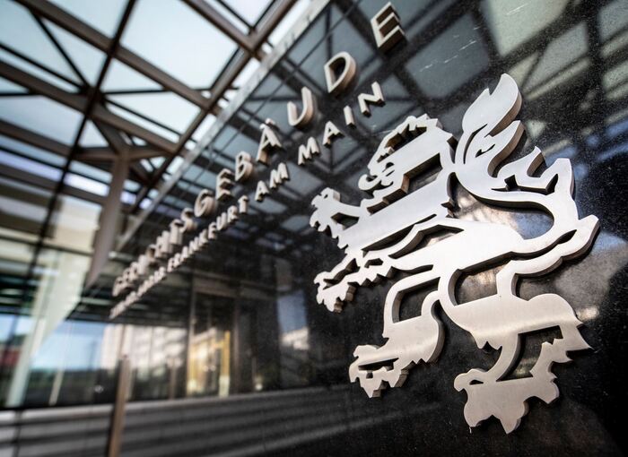 Der Eingang zum Oberlandesgericht in Frankfurt Der Eingang zum Oberlandesgericht in Frankfurt