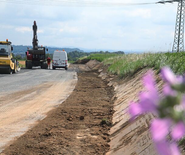 Die Baustelle der Landesstraße bei Sachsenheim. Vom 1. August an wird die laufende Vollsperrung erweitert.