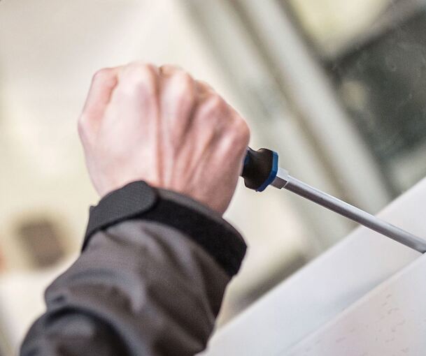 Nach dem Pfefferspray setzte der Angeklagte laut Staatsanwaltschaft einen Schraubendreher ein und stach mehrfach auf das 57-jährige Opfer ein.