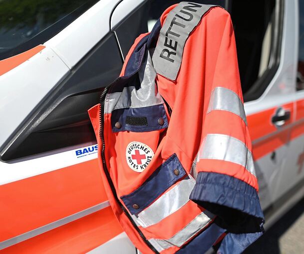 Der Rettungsdienst brachte den verunglückten Jungen in ein Krankenhaus. Der Rettungsdienst brachte den verunglückten Jungen in ein Krankenhaus.