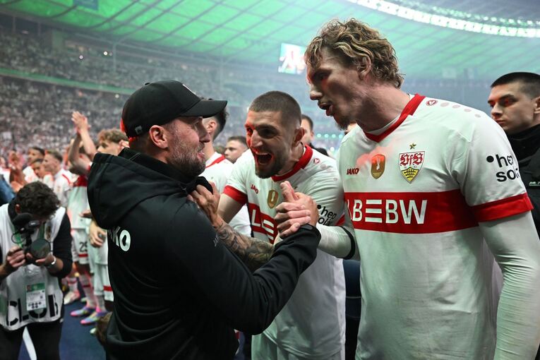 Sebastian Hoeneß(l) , Jeff Chabot und Nick Woltemade (r)