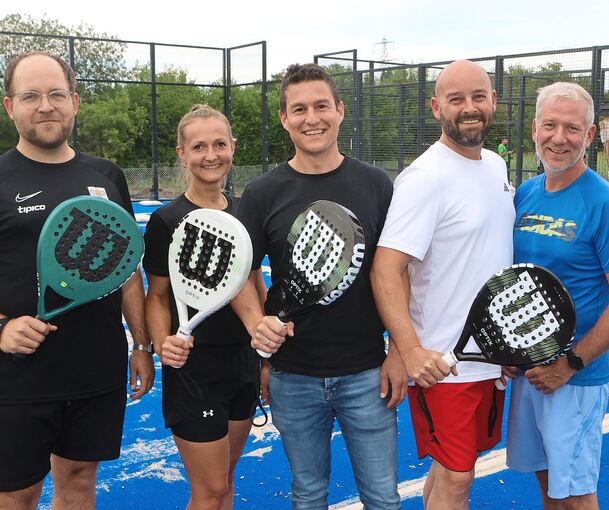 Sind begeistert vom Padel-Sport (von rechts): Marc Wünsch, Jörg Demmler, Benjamin Kohn, Kathrin Raith und Lennart Bussmann.
