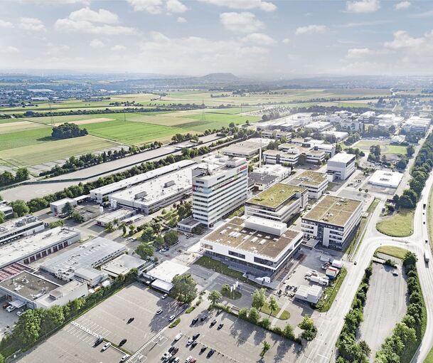 Schwieberdinger Gewerbegebiet mit Bosch-Hochhaus: Nebenan könnten Richtung ICE-Trasse weitere 45 Hektar entwickelt werden.