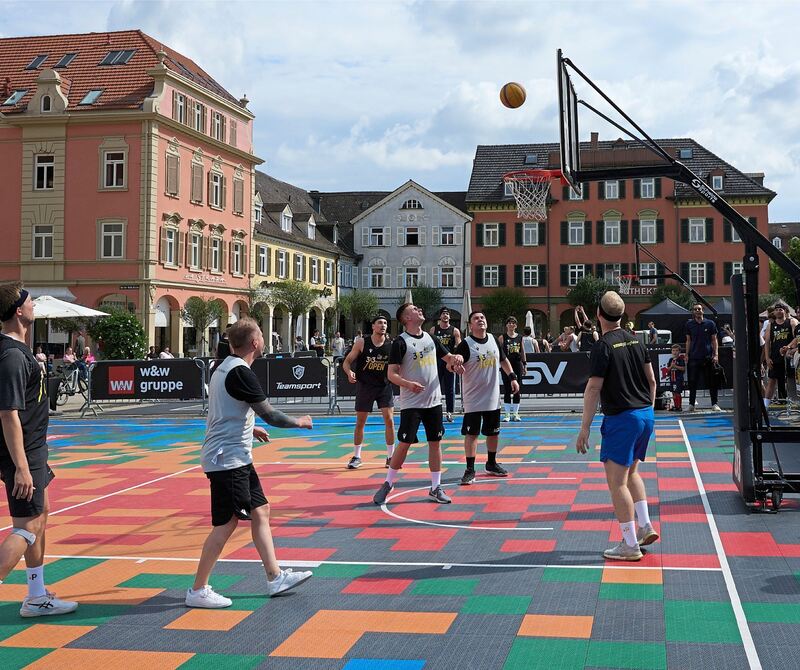 Korbjäger auf dem Marktplatz. Korbjäger auf dem Marktplatz.