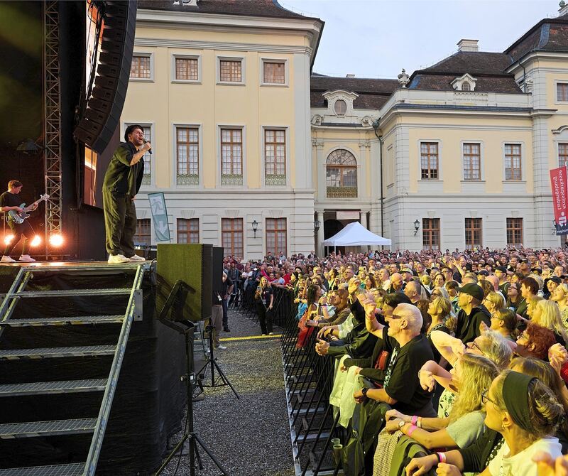 Knapp 6.000 Fans sind begeistert.