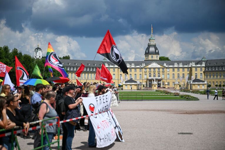 «Reichsbürger»-Treffen in Karlsruhe  - Gegendemo