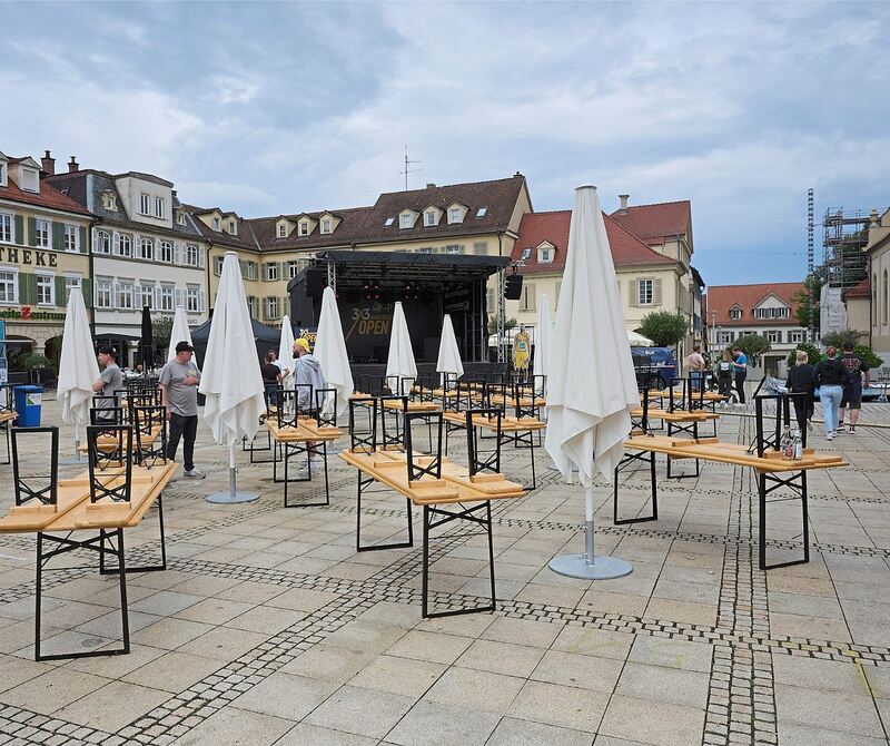 Am Samstag überrascht ein heftiger Regen die Veranstaltung. Am Samstag überrascht ein heftiger Regen die Veranstaltung.