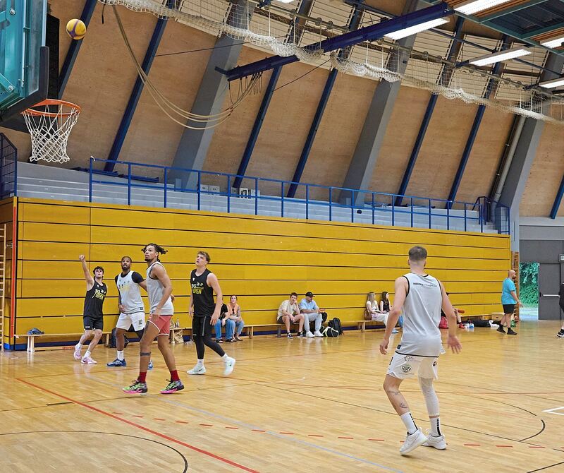Spannende Szenen auf dem Spielfeld. Spannende Szenen auf dem Spielfeld.