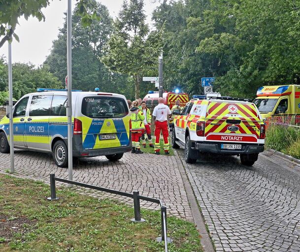 Einsatzkräfte suchen am Sonntag nach zwei vermissten Mädchen an der Glems bei Ditzingen: Schnell stellt sich heraus, dass es sich um falschen Alarm handelt.