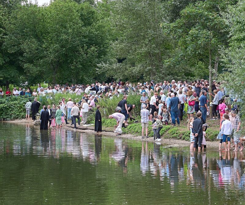 Rund 700 Menschen waren zum Tauffest nach Hoheneck gekommen. Rund 700 Menschen waren zum Tauffest nach Hoheneck gekommen.