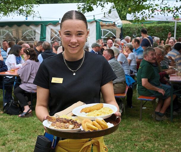 Leckereien aus Süß- und Salzwasser locken jede Menge Besucher zum Fischerfest.