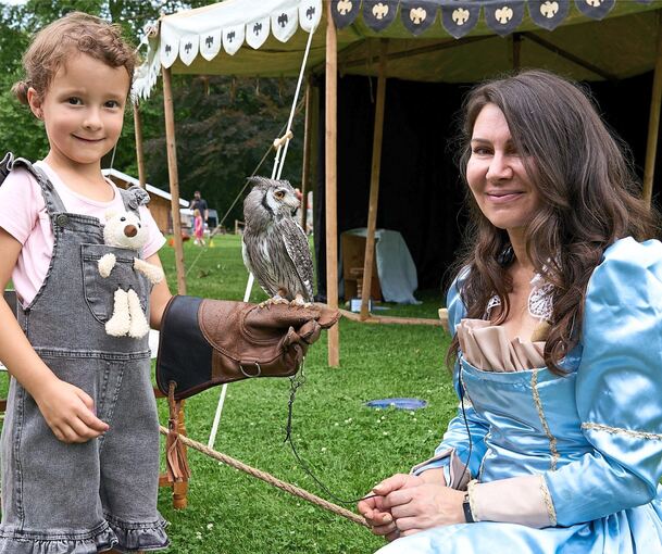 Beim Märchenfest gibt es so einiges zu entdecken. Im vergangenen Jahr war sogar eine Falknerei zu Gast im Blüba.