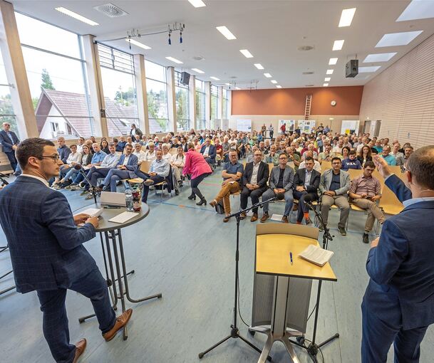 Das Interesse an Thema ist nach wie vor groß, die Gemeindehalle war gut gefüllt.