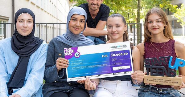 Students from the Goethe Gymnasium Ludwigsburg clean up at the startup ...