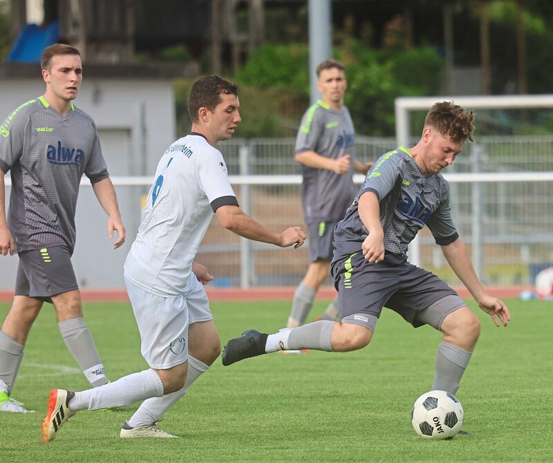 Szene aus dem Eröffnungsspiel zwischen Bönnigheim (weißes Trikot) und Hohenhaslach/Freudental. Fotos: Ramona Theiss Szene aus dem Eröffnungsspiel zwischen Bönnigheim (weißes Trikot) und Hohenhaslach/Freudental.